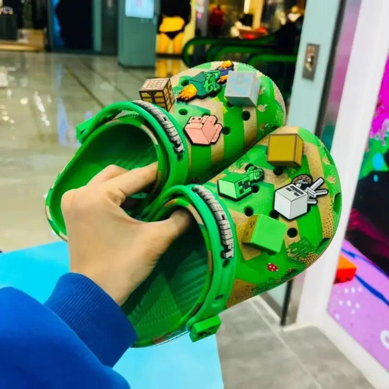 Nova marca famosa novo personagem de desenho animado verde verão bonito dos desenhos animados chinelos infantis antiderrapantes sandálias de fundo macio presente